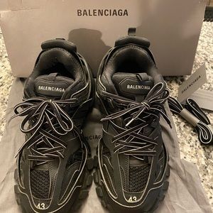 Authentic Balenciaga Track Sneaker/shoe strings & dust bag included